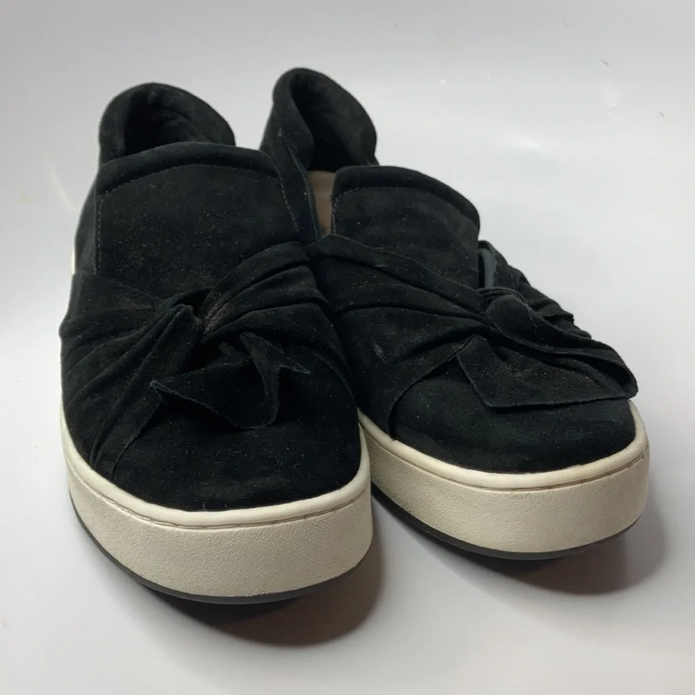 Donald J Pliner Celest knot front suede slip on sneakers size 8‎